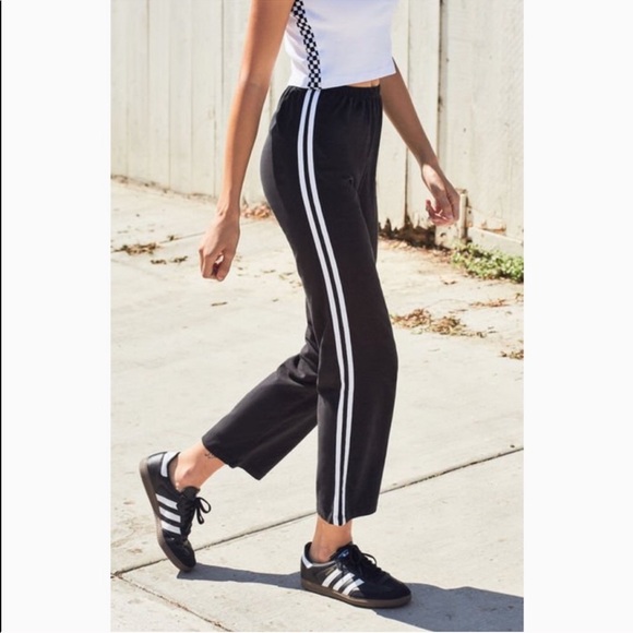 Brandy Melville Wide Leg Sweatpants - Black - Picture 3 of 6